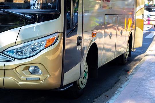 Elektrische pendelbus vervoert patiënten en bezoekers van IJsselland Ziekenhuis