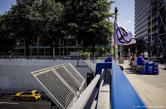 Protestmars klimaatactivisten naar A12 in Den Haag