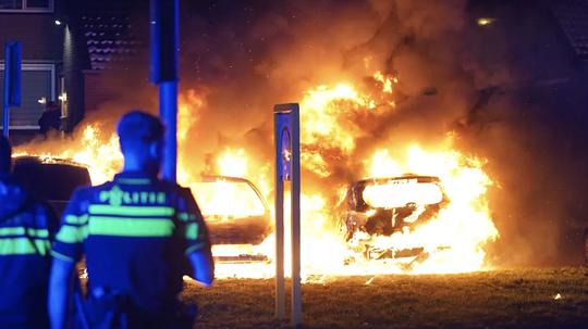 noorderlijk persbureau brand auto's