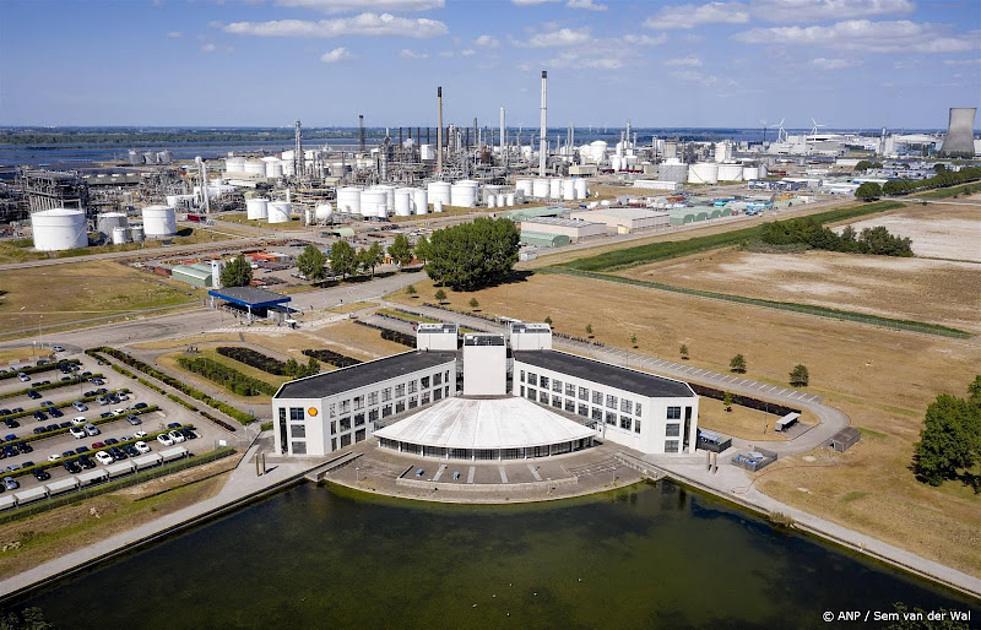 Dode door bedrijfsongeval bij Shell in havengebied Moerdijk