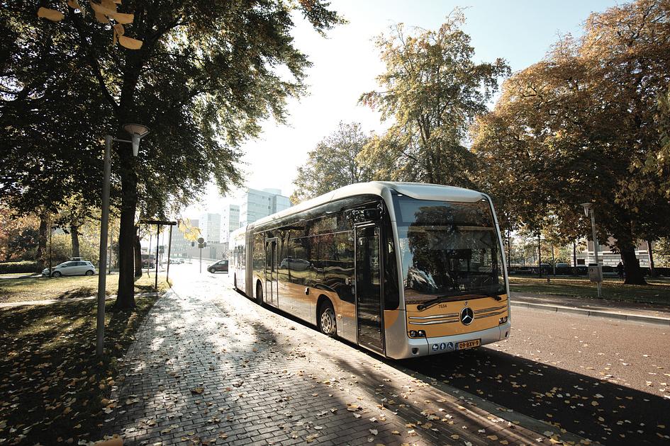 Snelbussen Qbuzz mogen nu nog maar 80 kilometer per uur rijden in Friesland