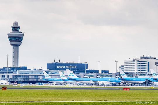 Vakbond FNV: hoger loon en vaste banen nodig tegen criminaliteit Schiphol