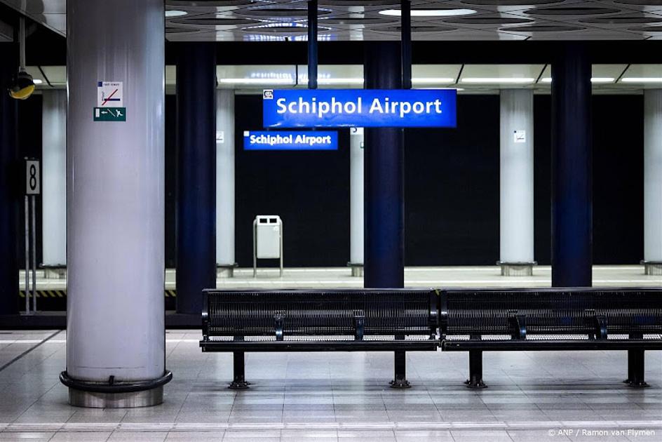 Defecte bovenleiding: twee op drie Schiphol-treinen rijden niet