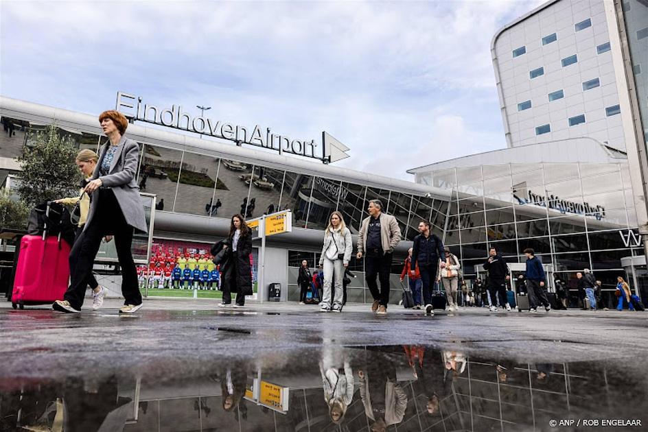 Vliegverkeer Eindhoven Airport plat door grote storing