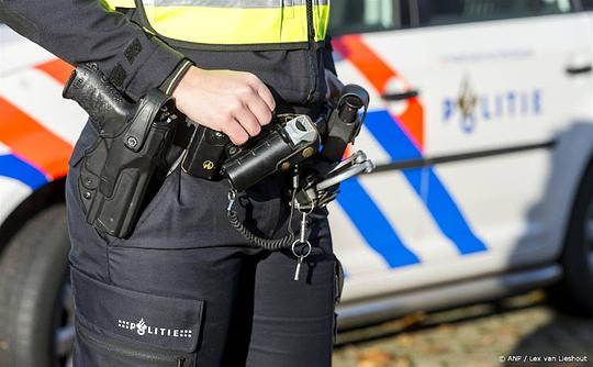 Vrouw komt onder geparkeerde auto en overlijdt in Deurne