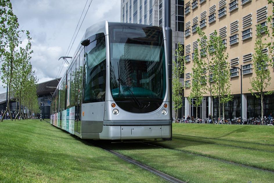 Metro's en trams voorzien straks Rotterdam van stroom 