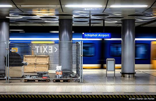 Kapotte bovenleiding: veel minder treinen van en naar Schiphol Airport