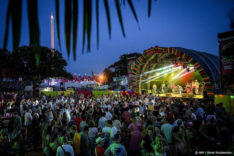 Zwarte Cross heeft 22 trekkers paraat om auto's weg te slepen