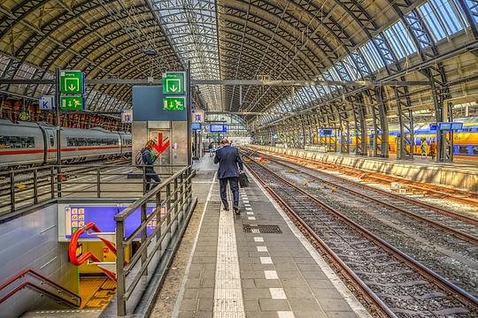 Reizigers kunnen op Amsterdam Centraal terecht in vernieuwde UK Terminal