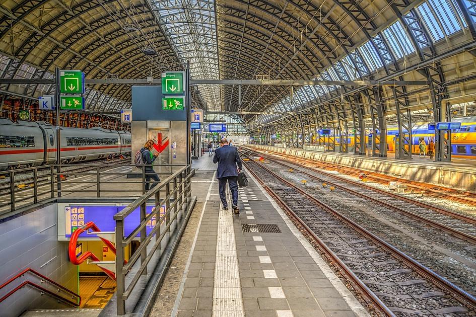 Reizigers kunnen op Amsterdam Centraal terecht in vernieuwde UK Terminal