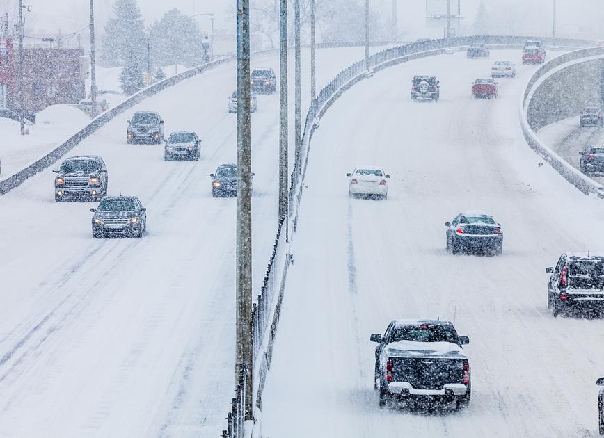 Vertraging op de weg in Noord-Nederland vanwege gladheid en sneeuw