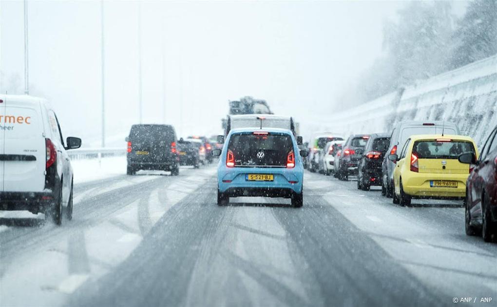 Opvallend veel vrijdagochtendfiles door gladheid