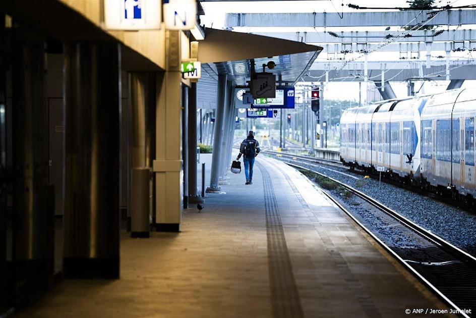 Geen treinen tussen Utrecht en Woerden door stroomstoring