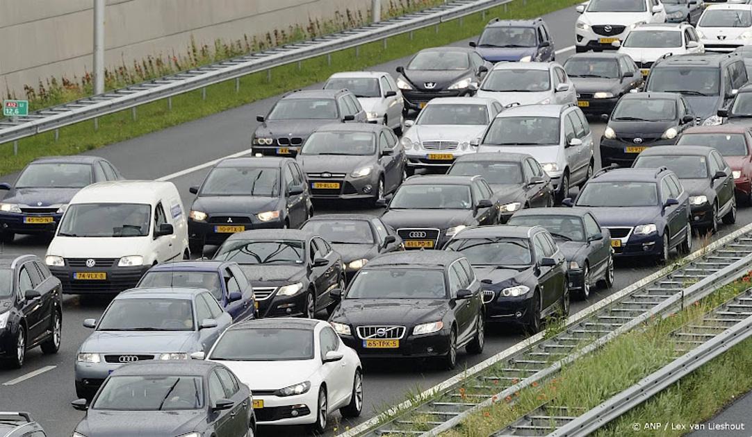 Grenscontroles: al file op A12 bij Arnhem naar Duitsland