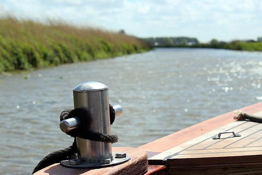 Spoorbrug over Oude Maas bij Dordrecht gestremd voor hoge schepen