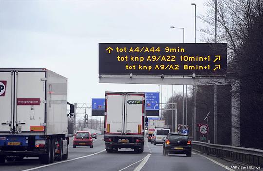 Vrachtwagenchauffeur bij storm beter voorbereid weg op dankzij handleiding extreem weer