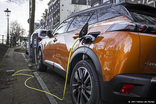 Nationaal Laadonderzoek: steeds meer elektrische rijders willen laadkosten drukken