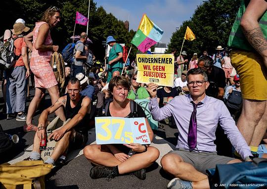 Kruising bij A12 in Den Haag geblokkeerd door kilimaatactivisten