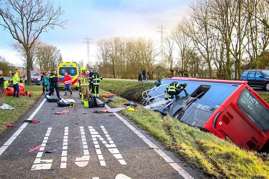 Scholiere op intensive care na busongeluk in Zwartewaal