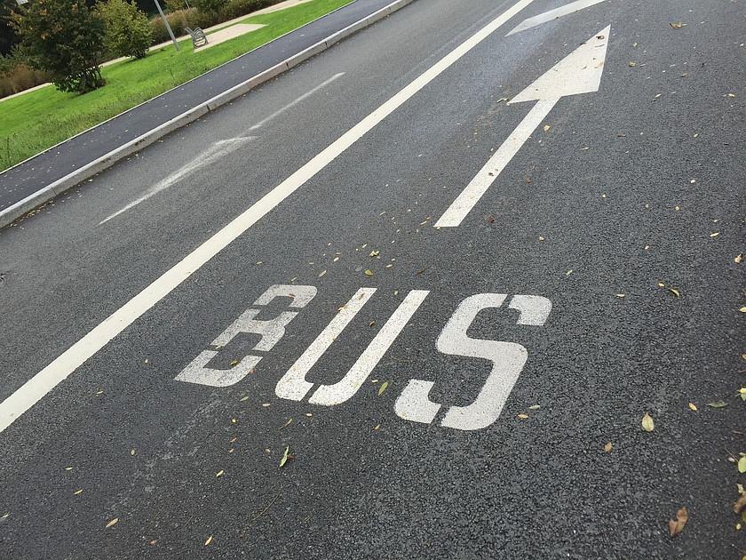 Nieuwe buurtbushalte verbindt Hellendoorn en Ommen