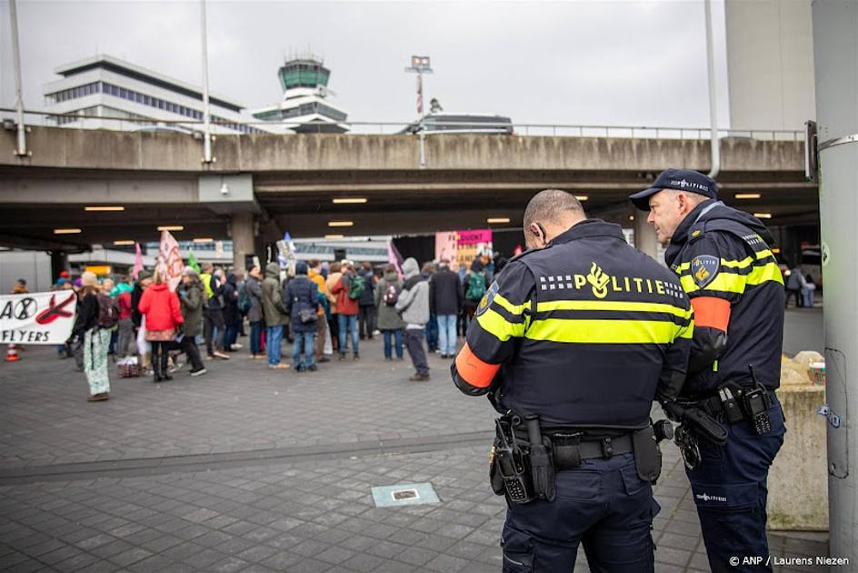 Alle 99 op Schiphol aangehouden XR-demonstranten vrijgelaten