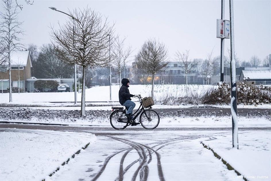 Verkeershinder door sneeuw in noorden: ook morgen code geel