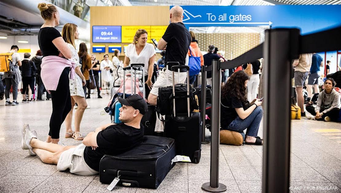 Eindhoven Airport gaat water uitdelen tijdens warme storingsdag