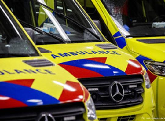 Auto rijdt winkel in Zeist binnen; drie mensen raken gewond