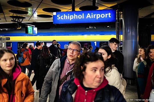 Ondanks herstelde bovenleiding bij Schiphol nog steeds hinder op het spoor