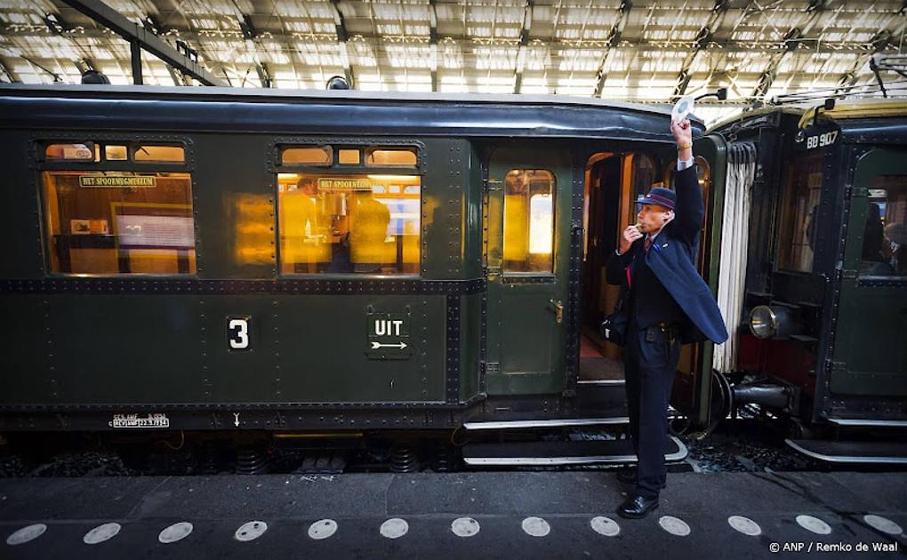 NS gebruikt historische treinen en uniformen op Monumentendag