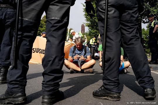 Klimaatactivisten op A12: waterkanon ingezet