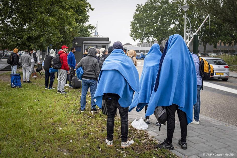 Bussen met asielzoekers komen weer aan in Ter Apel