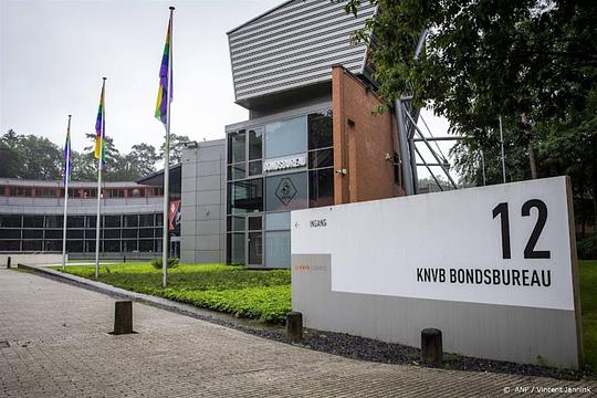 KNVB wil bij honderden voetbalclubs laadpalen met verdienmodel