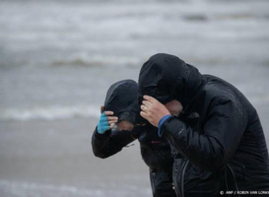 Zeer zware windstoten kunnen tot maandagavond nog aanhouden