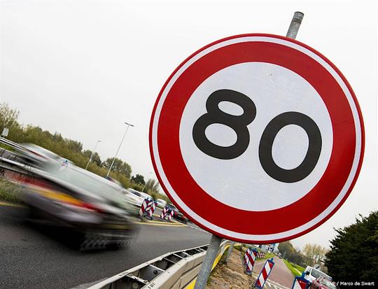 Veilig Verkeer Nederland wil dat auto's op provinciale wegen 60 kilometer per uur rijden 