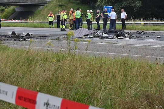 A58 blijft na neerstorten vliegtuig nog hele avond dicht