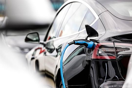 Steeds meer personenauto's deels of volledig elektrisch