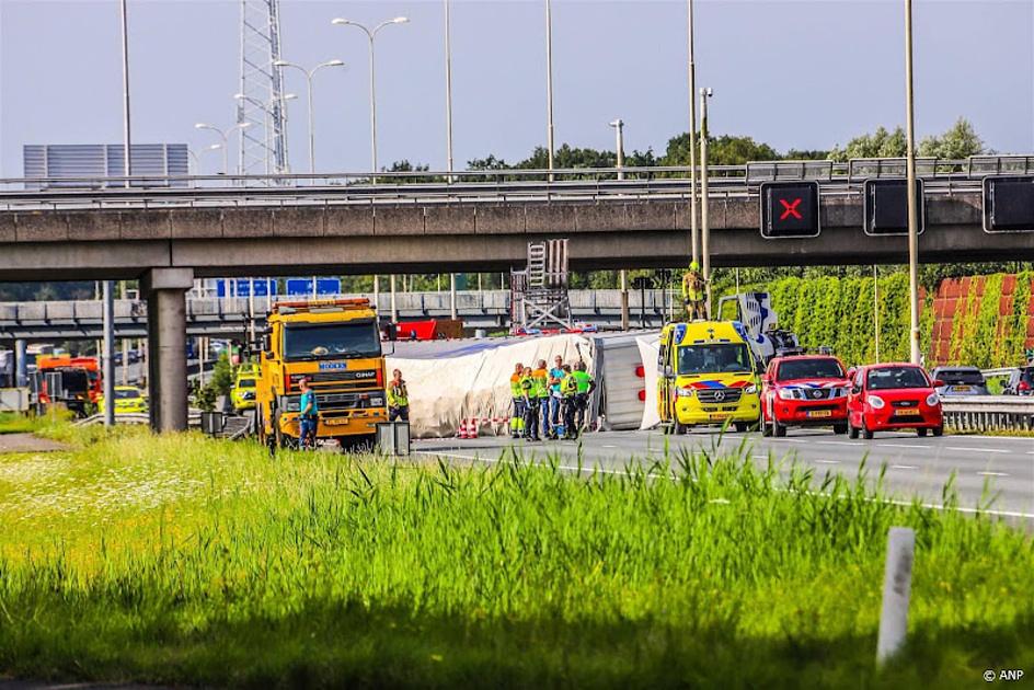 Filmen van gekantelde vrachtwagen A28 levert 40 mensen bekeuring op