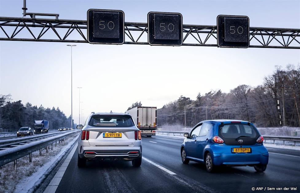 Rijkswaterstaat: mijd Arnhem om lange files door winters weer