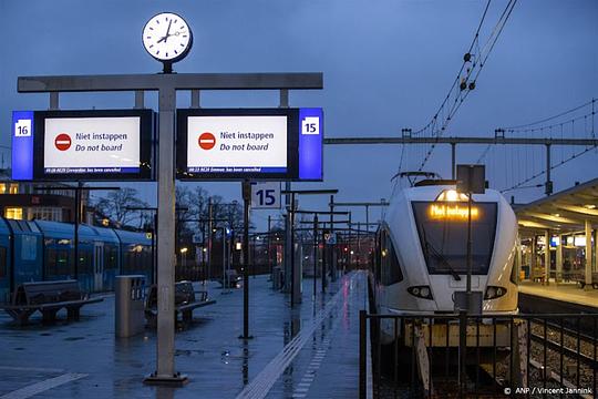 Dinsdag weer bus- en treinstakingen door werknemers streekvervoer